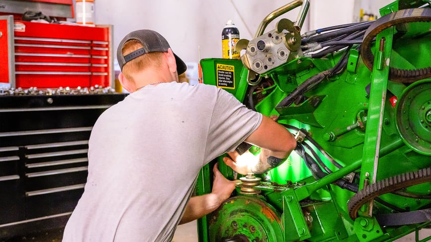 Koenig Technician Performing an Inspection